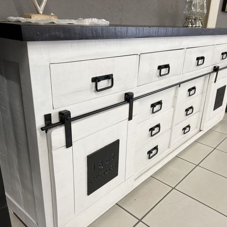 Schränke bei Inside Möbel